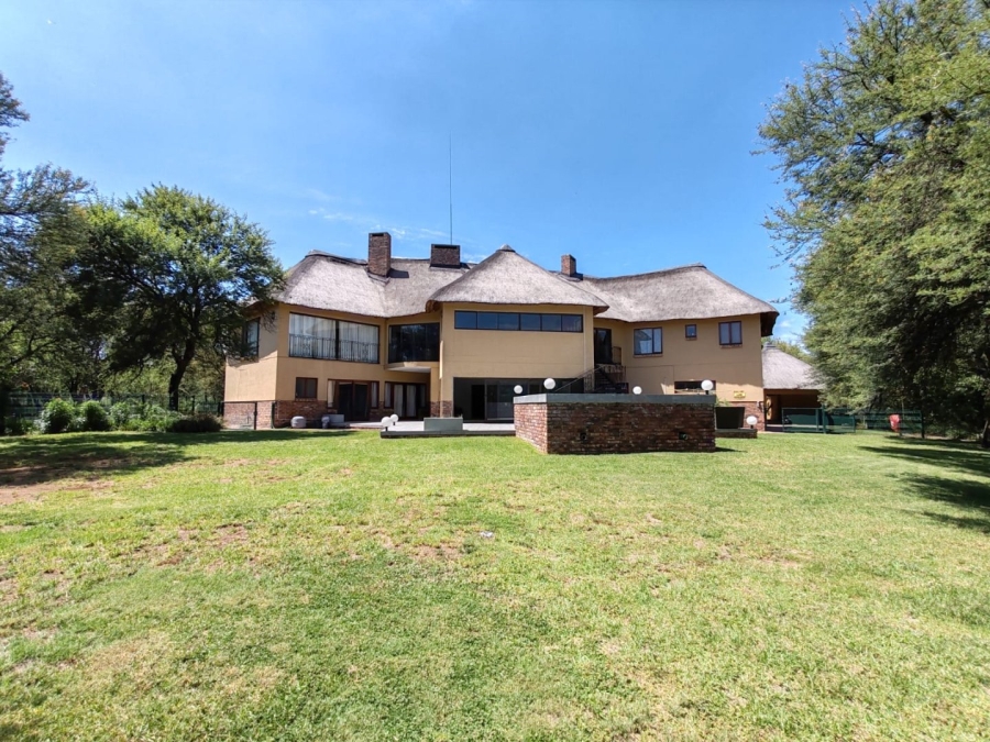 5 Bedroom Property for Sale in Boschenvaal River Front Lodges Free State